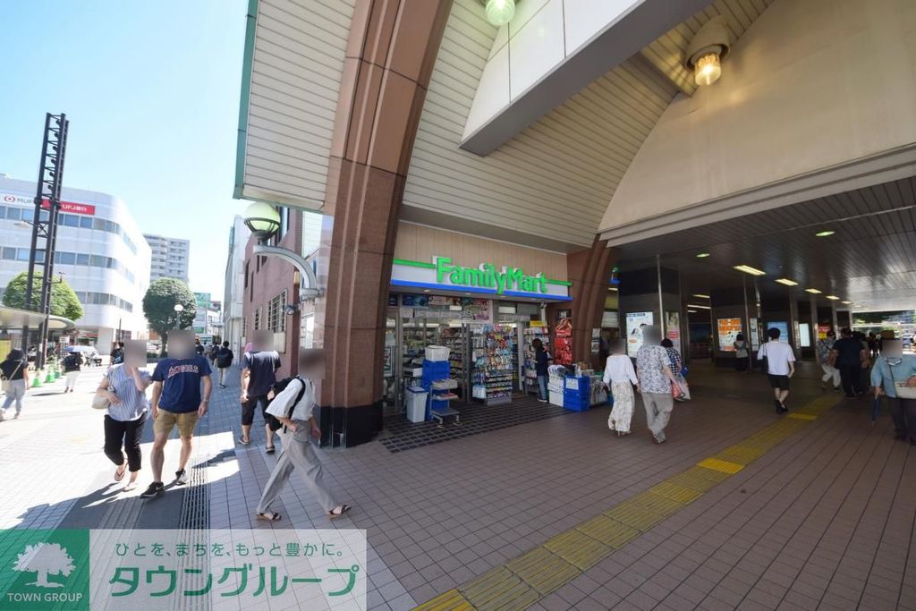 コンビニ　ファミリーマート草加駅店（コンビニ）まで150m