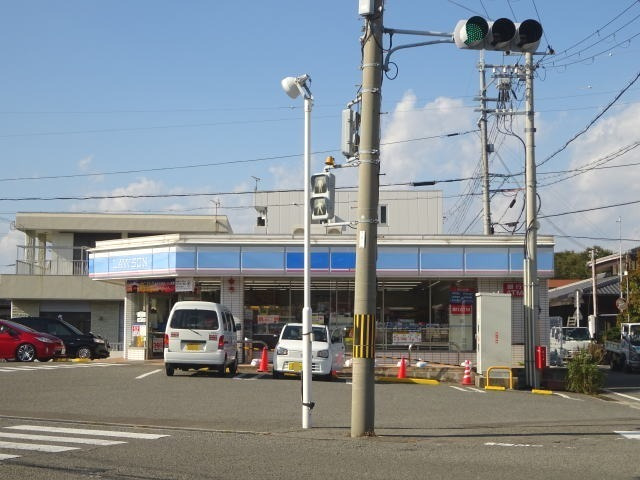 コンビニ　ローソン 有田初島町店様（コンビニ）まで665m