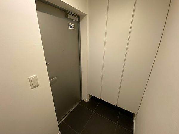玄関　※別部屋の参考写真です。