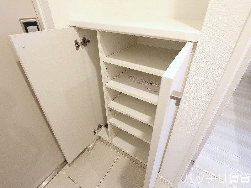 玄関　※同マンション別部屋写真のため、現状優先。