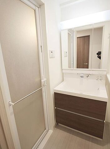 洗面設備　写真は同タイプ住居です。