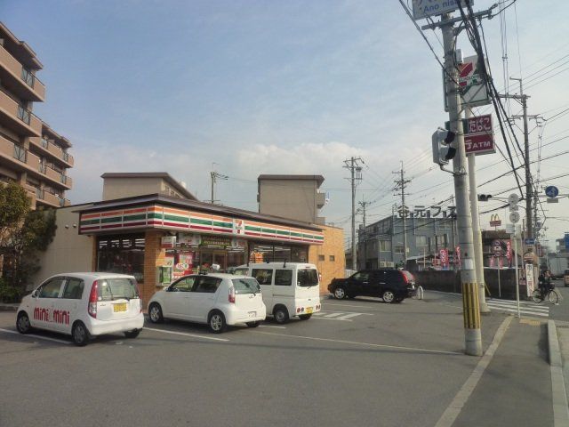 コンビニ　セブンイレブン八尾宮町4丁目店（コンビニ）まで398m
