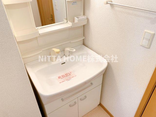 洗面設備　シャワー付き洗面台付きで快適です◎