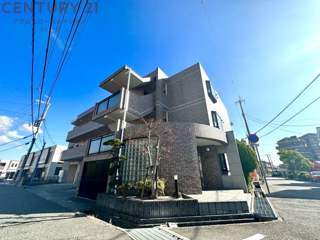 建物外観　敷地内駐車場あります！