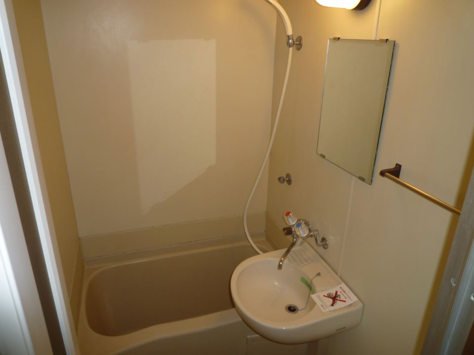 バス・シャワールーム　東南向きの角部屋です