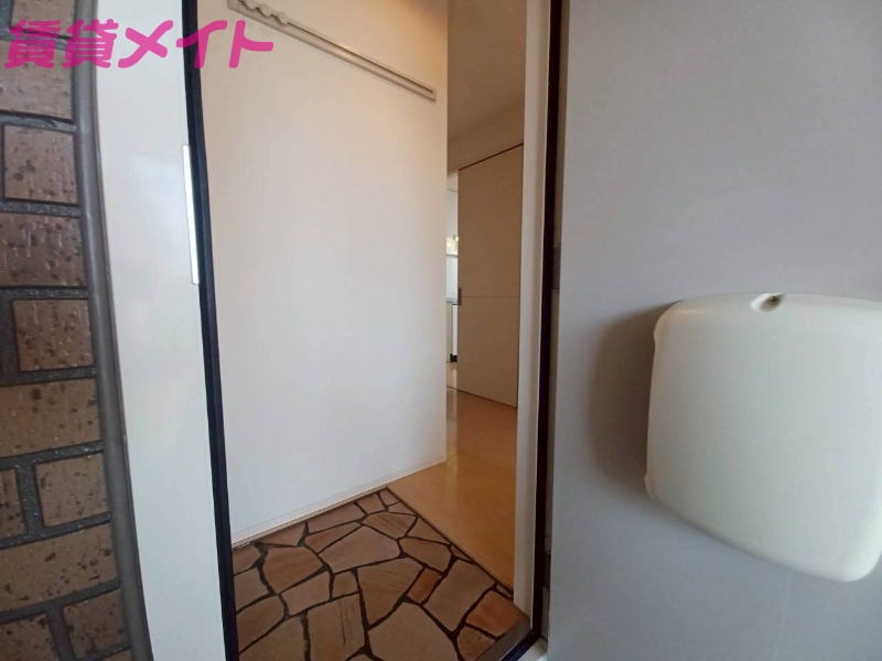 玄関　同物件別室画像
