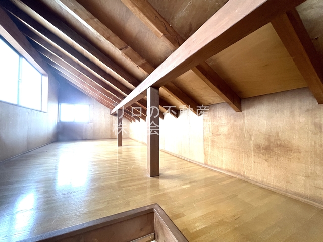 収納　様々な使い道がある屋根裏収納付のお部屋です☆