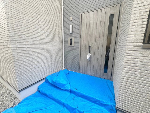 エントランス　オシャレなエントランスは安心のオートロック付きです。