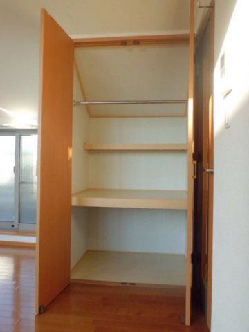収納　高さと奥行きのある収納