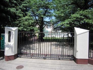 中学校　豊島区立巣鴨北中学校（中学校）まで313m