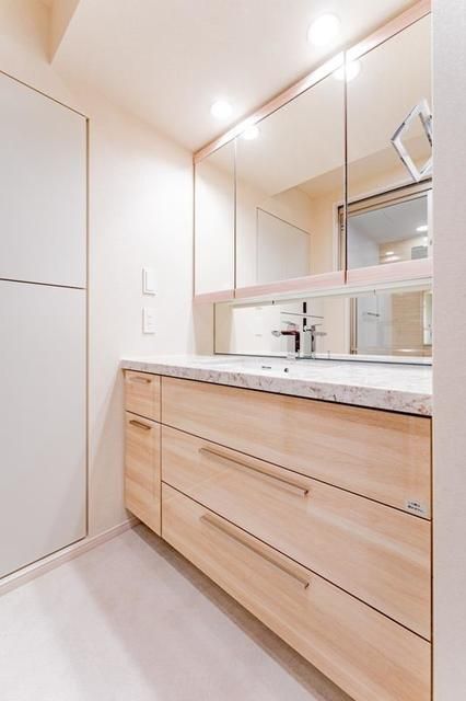 洗面設備　写真は同タイプ住居です。