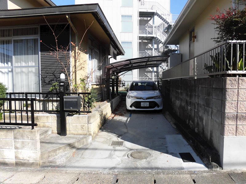駐車場　縦列2台駐車可能となります。