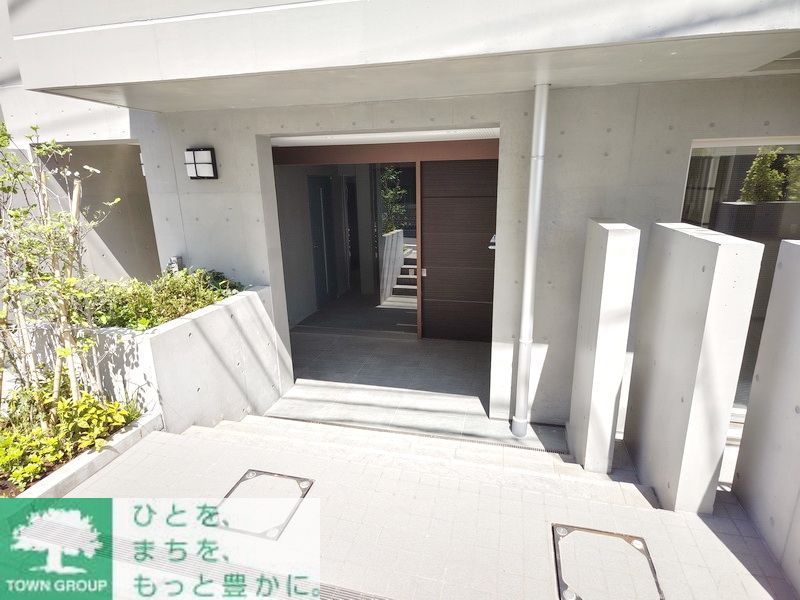 エントランス　タウンハウジングレジデンス事業部　恵比寿店・赤坂店までお問…