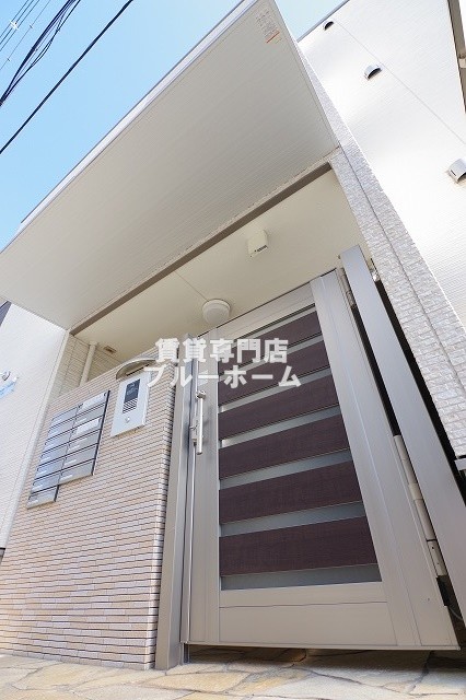 建物外観　木造3階建ての物件！