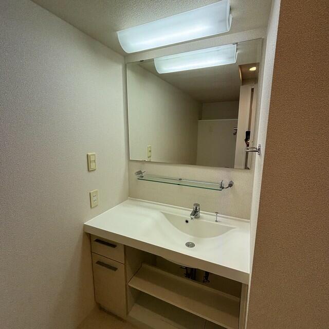 洗面設備　※写真は同タイプ住戸です。