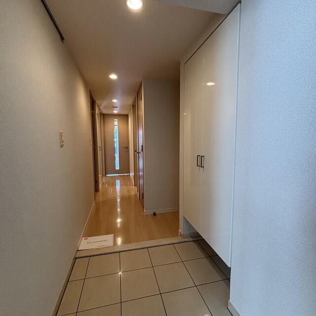 玄関　※写真は同タイプ住戸です。