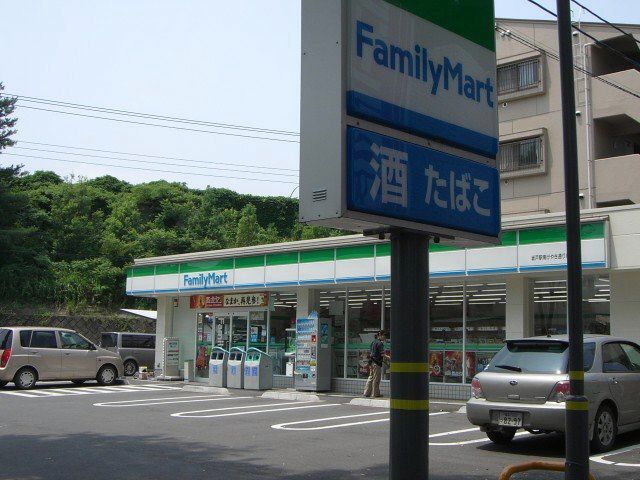 コンビニ　ファミリーマート（コンビニ）まで500m