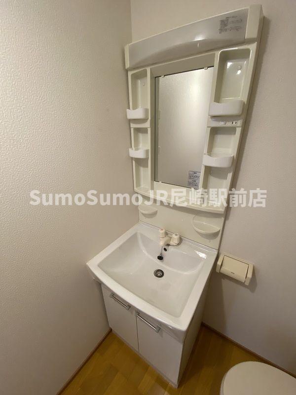 洗面設備　独立洗面台あり、毎朝おしゃれに忙しい女性の方におすすめです