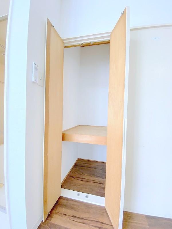 収納　上下に分けて収納できるクローゼット