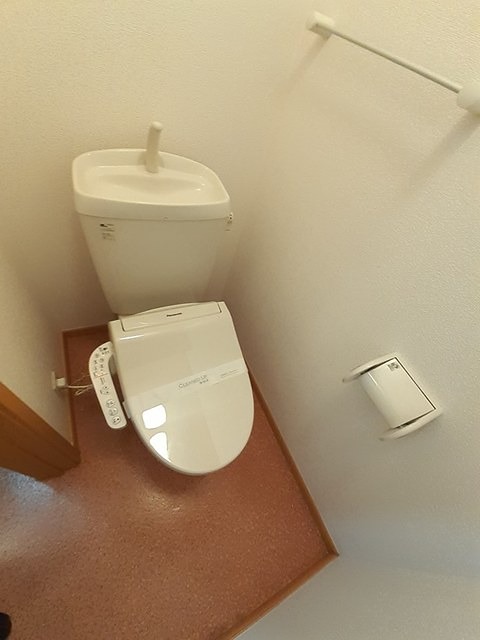 トイレ　温水洗浄便座です。