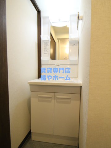 洗面設備　使いやすい独立洗面台です