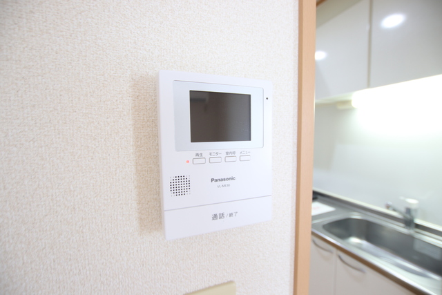 セキュリティ　訪問者の顔を確認できるＴＶモニター付きドアホン