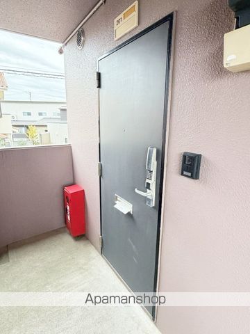 ＪＲ東海道本線 磐田駅 バス乗車時間：20分 最寄りバス停で下車 徒歩8分 3階建 築28年の外観写真