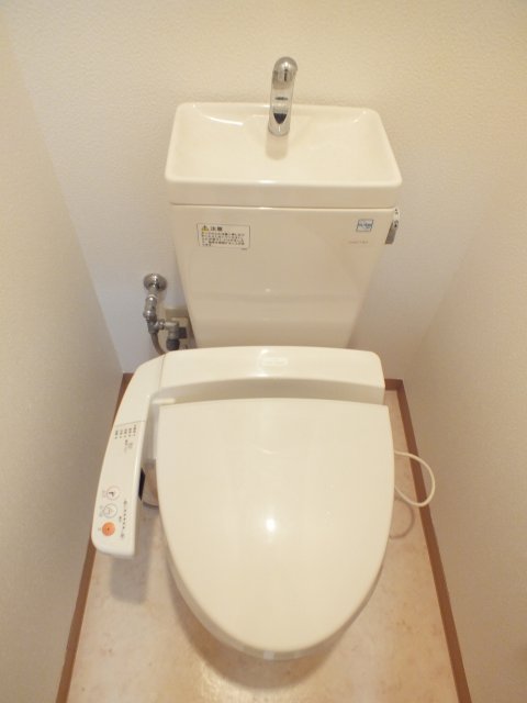 トイレ　ウォシュレット付き