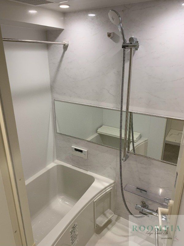 バス・シャワールーム　※同タイプの別のお部屋です。