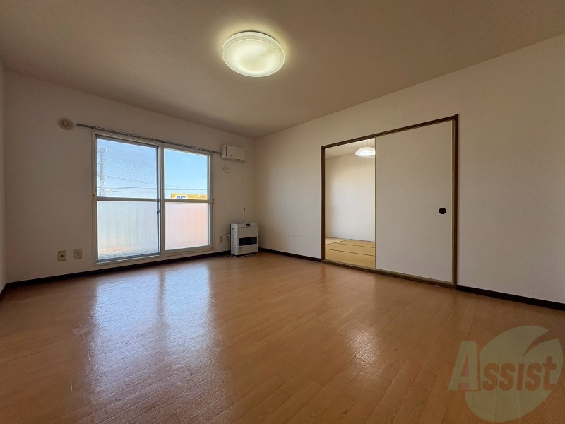 居室・リビング　広くてキレイなお部屋が広がっていて、充実した生活が送れそう。
