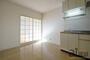 居室・リビング　※別号室写真です。