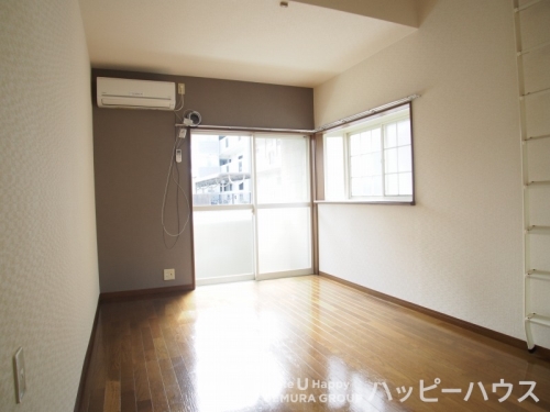 居室・リビング　別部屋の写真になります。現状を優先とします。