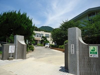 小学校　勝山小学校（小学校）まで1800m