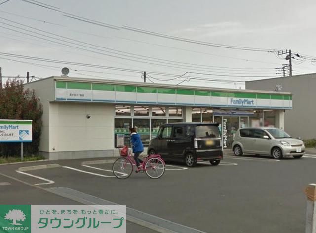 コンビニ　ファミリーマート星が丘三丁目店（コンビニ）まで220m