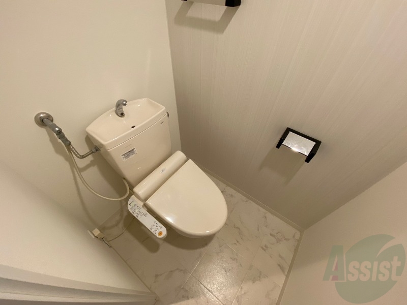 トイレ　こちらはトイレです。清潔感があり、安心して使用できます。