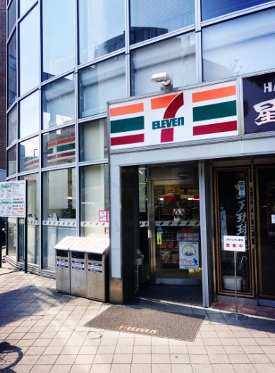 コンビニ　セブンイレブン新宿落合駅前店（コンビニ）まで125m