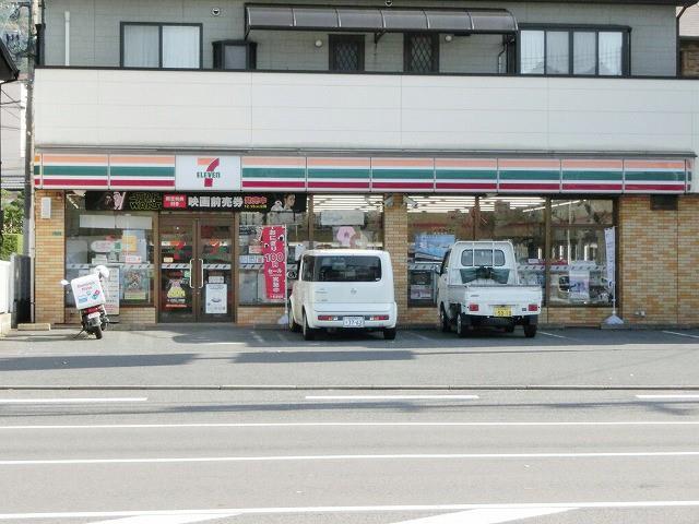 コンビニ　セブン‐イレブン／小倉足立店（コンビニ）まで560m