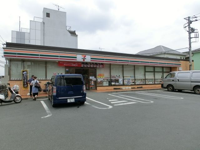 コンビニ　セブンイレブン（コンビニ）まで440m