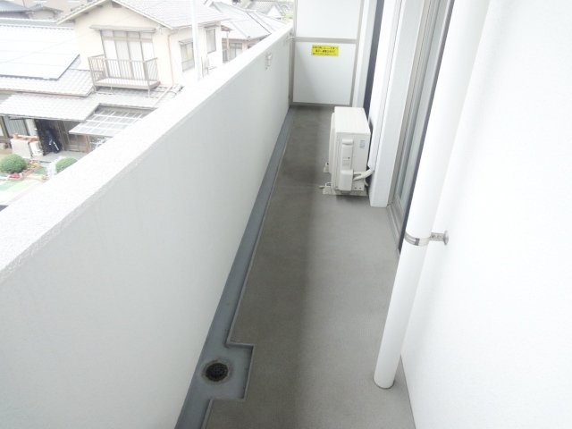 バルコニー　同物件別号室の写真です。