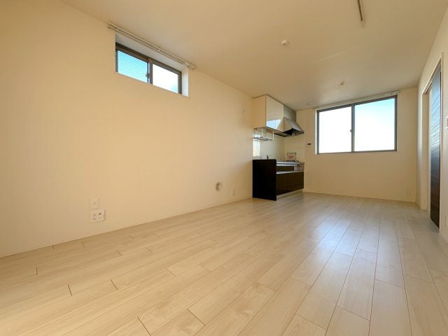 居室・リビング　反転タイプのお部屋の写真です