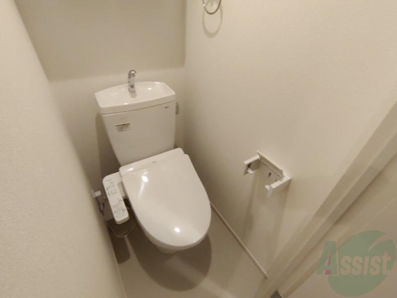 トイレ　トイレは温水洗浄便座付きです。快適に過ごせそうです。