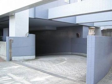 駐車場　弊社は全物件が仲介手数料半月分+税でご紹介可能です。