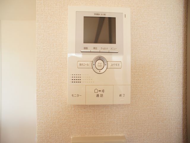 セキュリティ　訪問者の確認ができるTVドアホン付きです♪