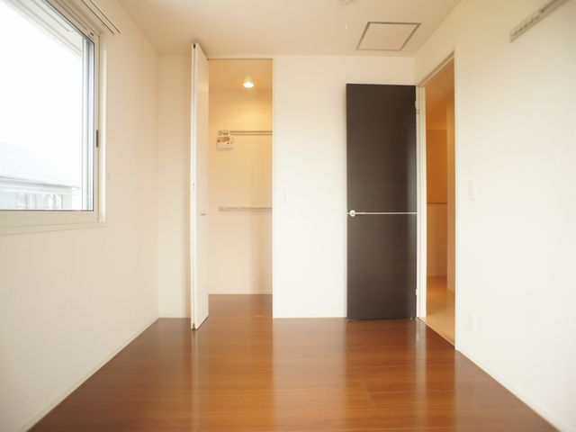 収納　充実収納付きの北側洋間です♪