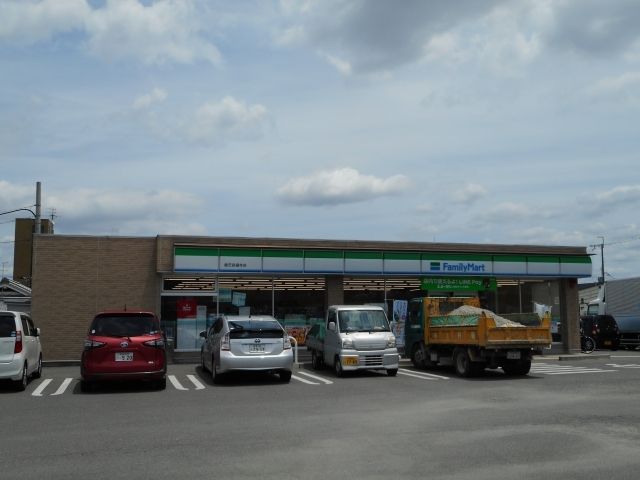 コンビニ　ファミリーマート香芝良福寺店様（コンビニ）まで1200m