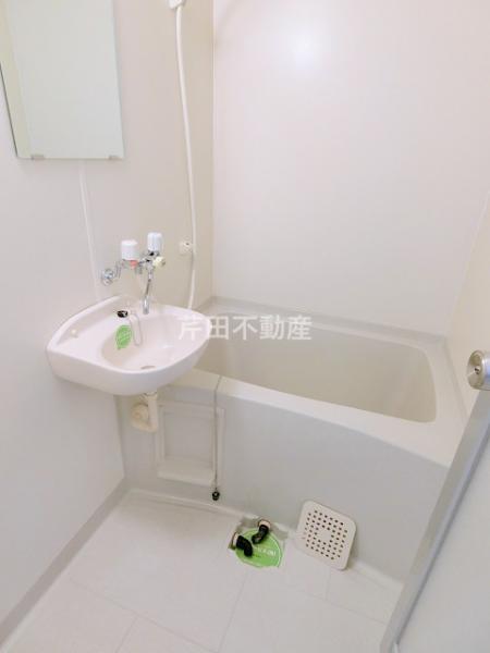 洗面設備　写真は別のお部屋のものです。現状優先。