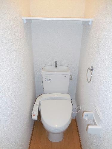 トイレ　温水洗浄つきのトイレです