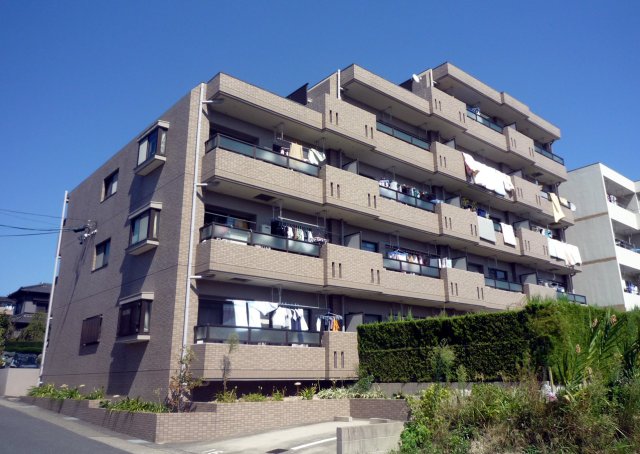建物外観　鉄筋コンクリート造の３ＬＤＫマンション♪