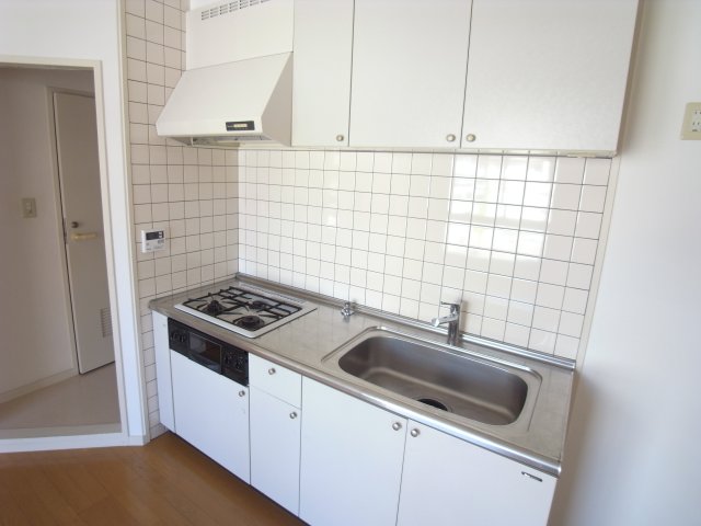 キッチン　コンパクトなキッチンで掃除もラクラク