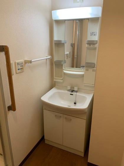 洗面設備　※別号室の写真です